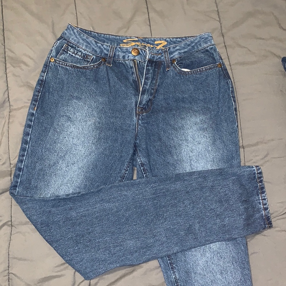 Seven 7 dark wash jeans. Size 6 and High-Rise tapered skinny.